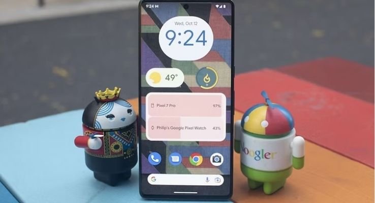 Android 16 rodando em smartphone Pixel com novos widgets e integração com Pixel Watch