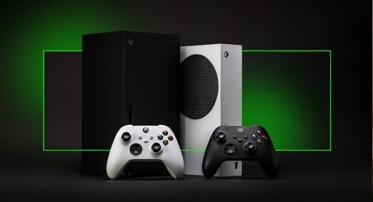 Consoles Xbox Series X e Series S lado a lado com controles atualizados – 2025