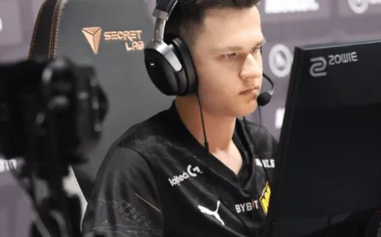 b8 contrata ex NAVI no cs