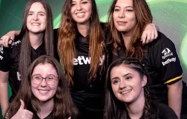 trajetória do time feminino da MIBR no CS